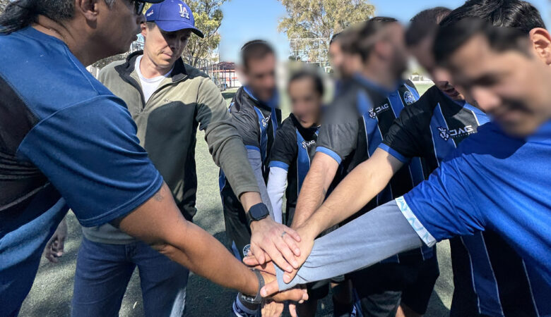 CECA lleva cuidado de la salud mental a integrantes y familiares del equipo Gallos Smiling