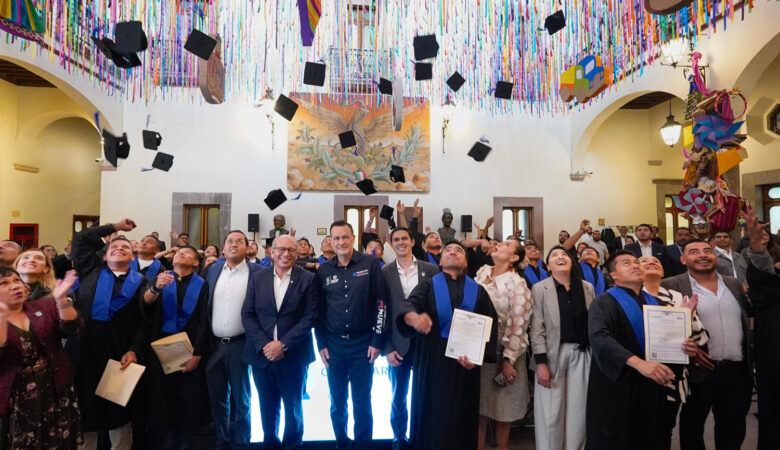 Beneficiarios del Programa de Atención a Infractores de Reglamentos Cívicos con Adicciones reciben certificados educativos