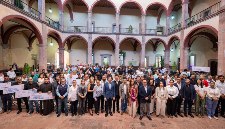 Comisionado del CECA entrega donativos a 38 establecimientos residenciales de atención a las adicciones