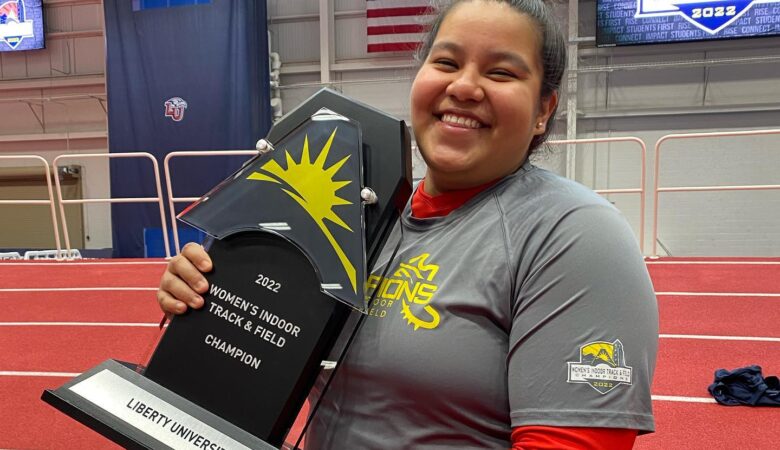 Naomi Mojica culmina etapa universitaria en EEUU como campeona histórica