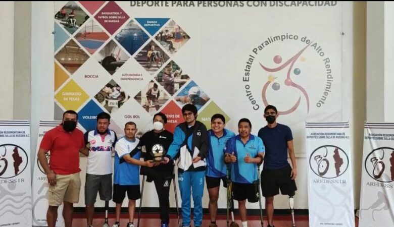 Equipo queretano de voleibol sentado campeones de evento regional