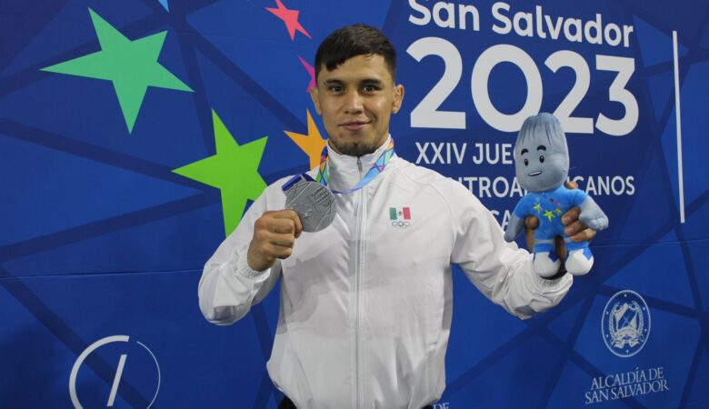 Luchadores ganan plata y bronce en Juegos Centroamericanos