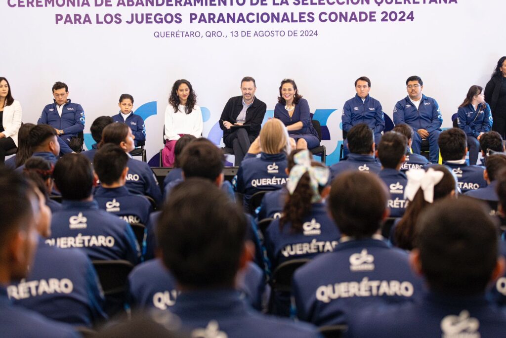 Abandera el Gobernador a la delegación queretana de los Paranacionales CONADE 2024