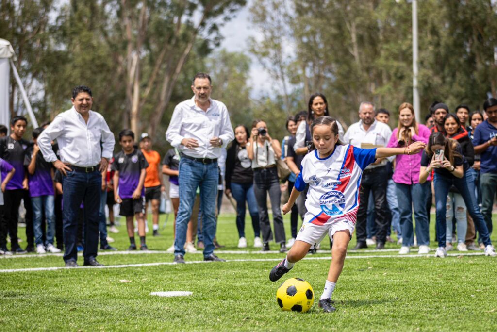 Entrega Mauricio Kuri rehabilitación de infraestructura deportiva en Cadereyta